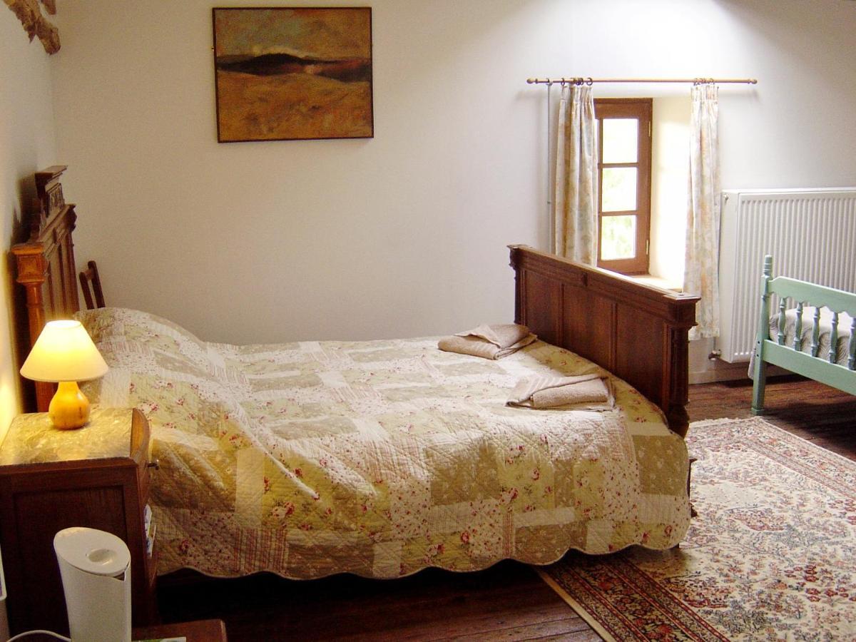Bed and Breakfast Les Trois Chenes Videix Zimmer foto